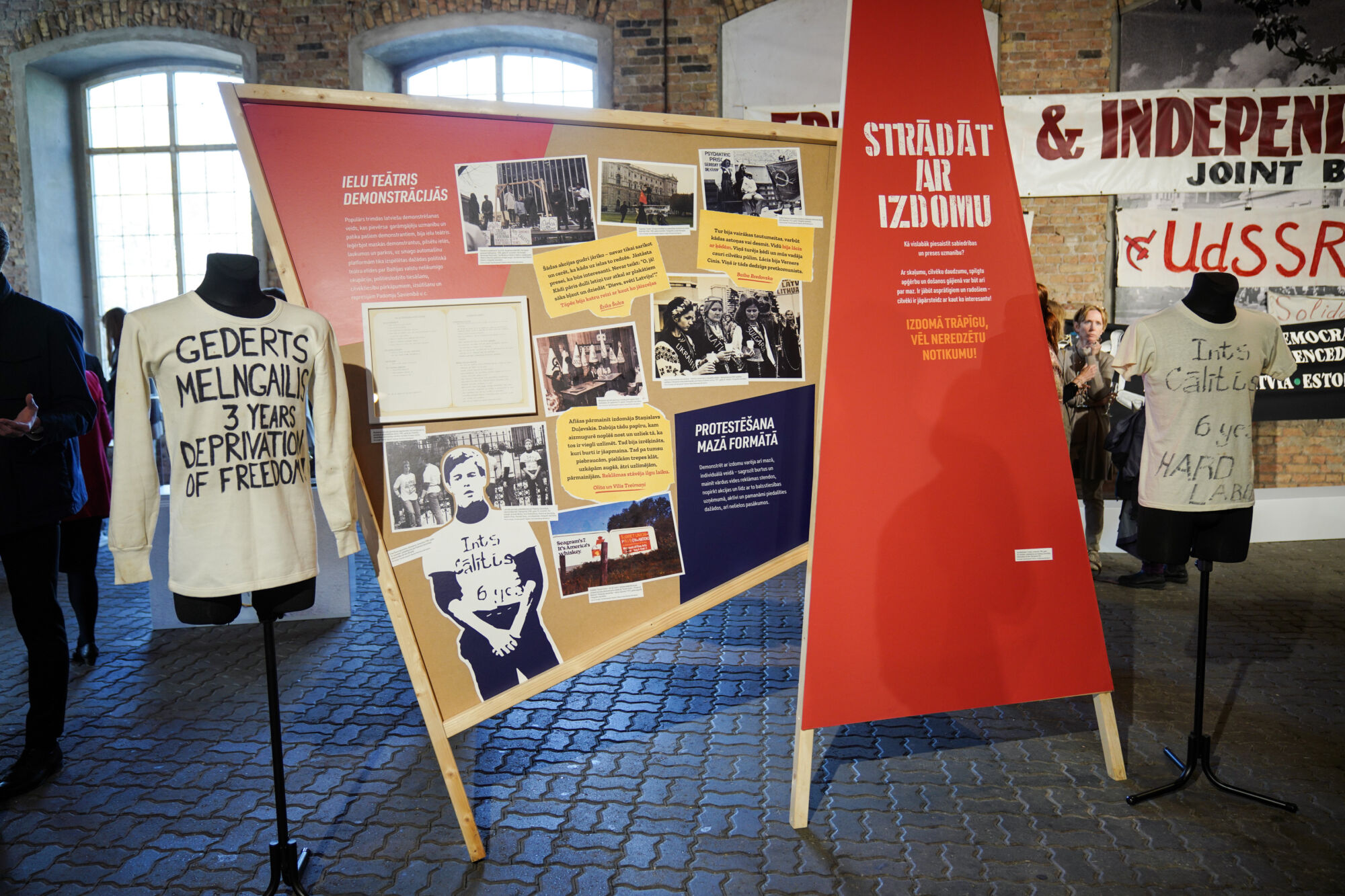 Izstādes “NYET, NYET, SOVIET! Politiskie protesti un demonstrācijas ārpus Latvijas 1945–1991” iekšskats. Mārtiņa Zidera foto.