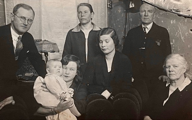 Veidemaņu un Emsiņu ģimenes Rīgā 1931. gadā.